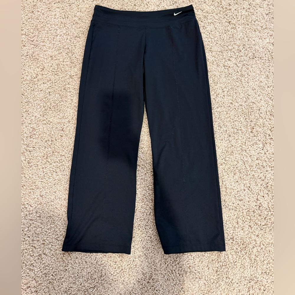 Nike Women’s Black Athletic Pants Size L Wide Leg Dri-Fit‎ Stretch 27” Inseam